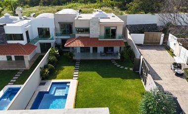 Casa nueva de 4 recámaras con alberca, jardín y bar