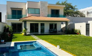 Casa nueva de 4 recámaras con alberca, jardín y bar