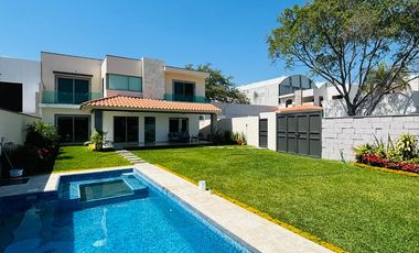 Casa nueva de 4 recámaras con alberca, jardín y bar