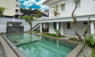 RUMAH RASA VILLA SIAP HUNI ADA KOLAM RENANG,BISA KPR SANGAT TERAWAT LINGKUNGAN ASRI,HIJAU, SEJUK DEKAT AEON SENTUL & TOL