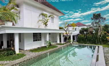 RUMAH RASA VILLA SIAP HUNI ADA KOLAM RENANG,BISA KPR SANGAT TERAWAT LINGKUNGAN ASRI,HIJAU, SEJUK DEKAT AEON SENTUL & TOL