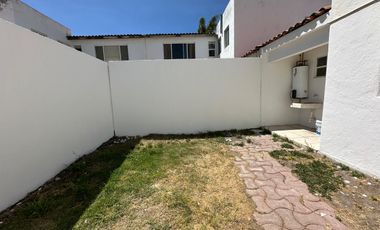 RENTA DEPARTAMENTO PLANTA BAJA,3 recamaras,2 baños,jardin