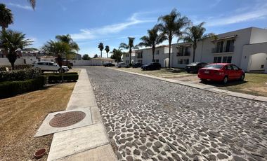 RENTA DEPARTAMENTO PLANTA BAJA,3 recamaras,2 baños,jardin