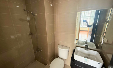 3 Bedroom Condo FOR SALE in One Central Salcedo Village Makati across  RCBC Plaza