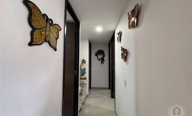 Apartamento de 3 alcobas más servicio en venta. Sabaneta, Vereda San José