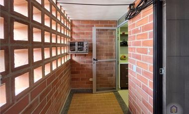 Apartamento de 3 alcobas más servicio en venta. Sabaneta, Vereda San José