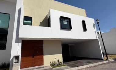 HERMOSO RESIDENCIAL EN VENTA FRACCIONAMIENTO PRIVADO PARQUE INGLES APIZACO