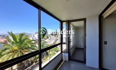 En venta amplio departamento con terraza privada en Lomas de Montemar, Concón