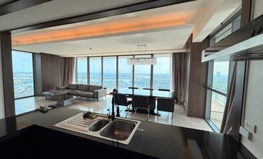 The Pano Rama 3: River and bridge view, romantic and beautiful, large corner room, fully furnished.