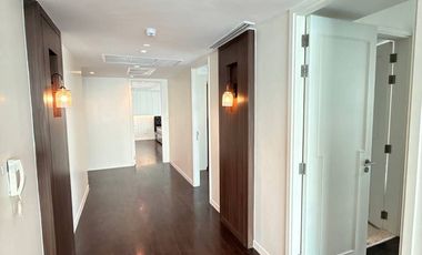 The Pano Rama 3: River and bridge view, romantic and beautiful, large corner room, fully furnished.