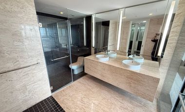 The Pano Rama 3: River and bridge view, romantic and beautiful, large corner room, fully furnished.