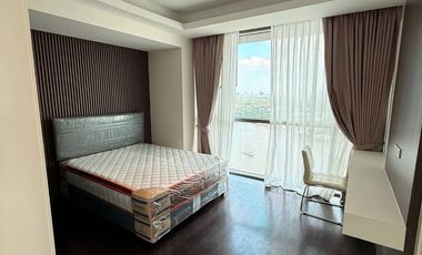 The Pano Rama 3: River and bridge view, romantic and beautiful, large corner room, fully furnished.