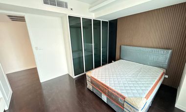 The Pano Rama 3: River and bridge view, romantic and beautiful, large corner room, fully furnished.