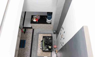 Di jual rumah 2 lantai 4+1 kamar tidur dikalianyar lawang malang jawa timur