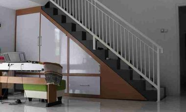 Di jual rumah 2 lantai 4+1 kamar tidur dikalianyar lawang malang jawa timur