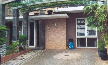 Rumah Tinggal Full Furnish Tinggal Bawa Koper di Perumahan Green Court Lake Jakarta Barat