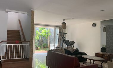 Rumah Tinggal Full Furnish Tinggal Bawa Koper di Perumahan Green Court Lake Jakarta Barat