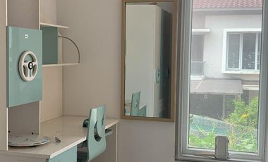 Rumah Tinggal Full Furnish Tinggal Bawa Koper di Perumahan Green Court Lake Jakarta Barat