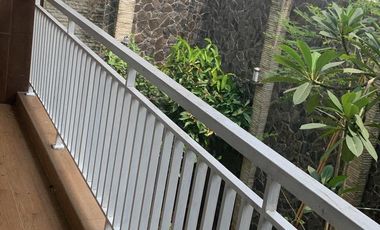 Rumah Tinggal Full Furnish Tinggal Bawa Koper di Perumahan Green Court Lake Jakarta Barat