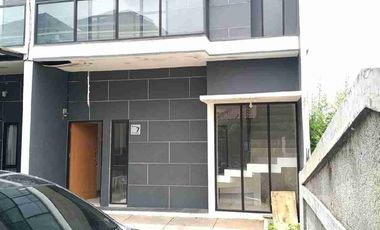 Di Jual rumah 2 lantai  3 kamar tidur  dibuaran  Tangerang selatan