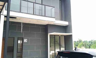 Di Jual rumah 2 lantai  3 kamar tidur  dibuaran  Tangerang selatan