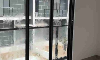 Di Jual rumah 2 lantai  3 kamar tidur  dibuaran  Tangerang selatan