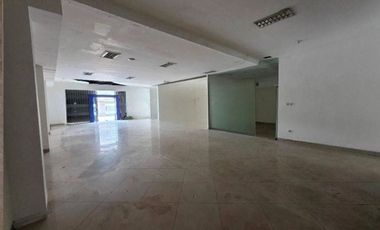 RUANG USAHA STRATEGIS TENGAH KOTA 3 LANTAI LOKASI RAMAI SIAP PAKAI DI SOEKARNO HATTA BANDUNG