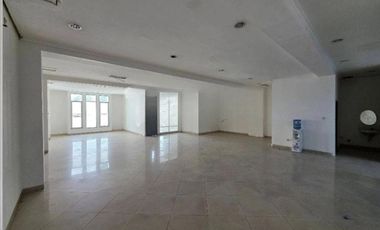 RUANG USAHA STRATEGIS TENGAH KOTA 3 LANTAI LOKASI RAMAI SIAP PAKAI DI SOEKARNO HATTA BANDUNG