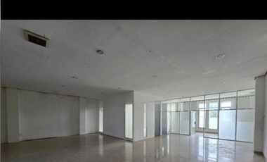 RUANG USAHA STRATEGIS TENGAH KOTA 3 LANTAI LOKASI RAMAI SIAP PAKAI DI SOEKARNO HATTA BANDUNG