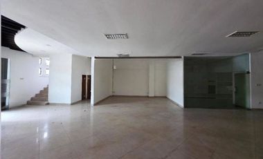 RUANG USAHA STRATEGIS TENGAH KOTA 3 LANTAI LOKASI RAMAI SIAP PAKAI DI SOEKARNO HATTA BANDUNG