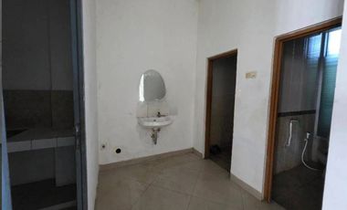 RUANG USAHA STRATEGIS TENGAH KOTA 3 LANTAI LOKASI RAMAI SIAP PAKAI DI SOEKARNO HATTA BANDUNG