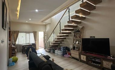 RUMAH BAGUS NYAMAN 2 LANTAI MINIMALIS MODERN SIAP HUNI DI BUAH BATU REGENCY BANDUNG