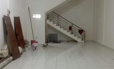 RUKO FAVORIT 3,5 LANTAI LINGKUNGAN RAMAI STRATEGIS COCOK UNTUK SEGALA USAH SIAP PAKAI DI AHMAD YANI BANDUNG