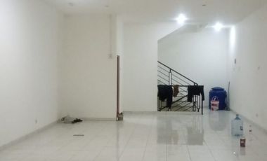 RUKO FAVORIT 3,5 LANTAI LINGKUNGAN RAMAI STRATEGIS COCOK UNTUK SEGALA USAH SIAP PAKAI DI AHMAD YANI BANDUNG