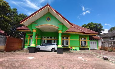 Dijual Cepat Rumah  Strategis di Banjarsari,Solo Luas 1099m2