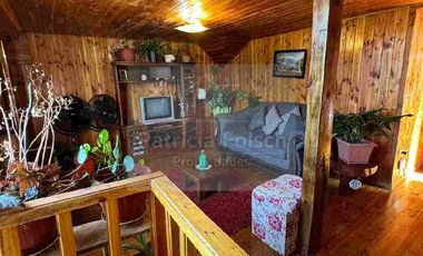 Casa de Tres niveles. Destacando la calidez y belleza de la madera del Sur