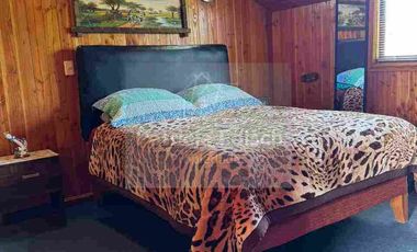 Casa de Tres niveles. Destacando la calidez y belleza de la madera del Sur