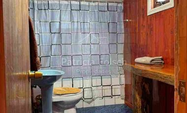 Casa de Tres niveles. Destacando la calidez y belleza de la madera del Sur