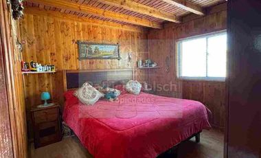 Casa de Tres niveles. Destacando la calidez y belleza de la madera del Sur