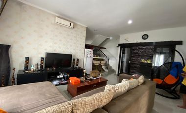 DIJUAL RUMAH 2,5 LANTAI DENGAN ROOFTOP DI AREA STRATEGIS TAMAN GRIYA JIMBARAN DI DALAM CLUSTER PERUMAHAN SIAP HUNI