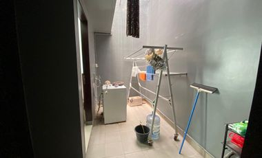 DIJUAL RUMAH 2,5 LANTAI DENGAN ROOFTOP DI AREA STRATEGIS TAMAN GRIYA JIMBARAN DI DALAM CLUSTER PERUMAHAN SIAP HUNI