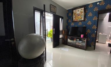 DIJUAL RUMAH 2,5 LANTAI DENGAN ROOFTOP DI AREA STRATEGIS TAMAN GRIYA JIMBARAN DI DALAM CLUSTER PERUMAHAN SIAP HUNI