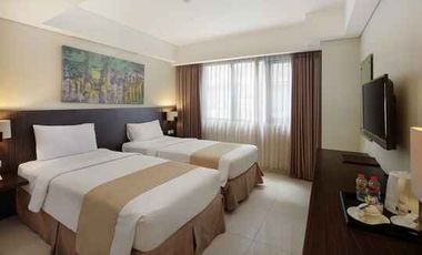 Hotel dijual dalam keadaan beroprasional dengan baik dan masih memberikan profit yang besar namun dalam kondisi aset pailit