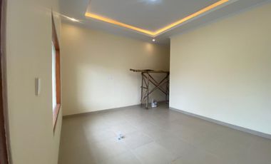 DIJUAL RUMAH SEMI VILLA BRAND NEW DI UBUNG COKROAMINOTO DENPASAR DEKAT SURYA HUSADA DAN TAMAN RAMA SCHOOL SHM
