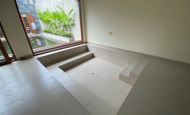 DIJUAL RUMAH SEMI VILLA BRAND NEW DI UBUNG COKROAMINOTO DENPASAR DEKAT SURYA HUSADA DAN TAMAN RAMA SCHOOL SHM