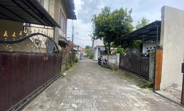 DIJUAL RUMAH SEMI VILLA BRAND NEW DI UBUNG COKROAMINOTO DENPASAR DEKAT SURYA HUSADA DAN TAMAN RAMA SCHOOL SHM