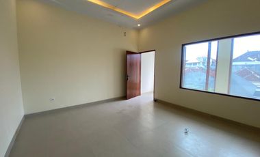 DIJUAL RUMAH SEMI VILLA BRAND NEW DI UBUNG COKROAMINOTO DENPASAR DEKAT SURYA HUSADA DAN TAMAN RAMA SCHOOL SHM