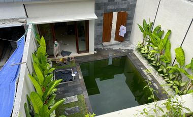 DIJUAL RUMAH SEMI VILLA BRAND NEW DI UBUNG COKROAMINOTO DENPASAR DEKAT SURYA HUSADA DAN TAMAN RAMA SCHOOL SHM