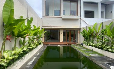 DIJUAL RUMAH SEMI VILLA BRAND NEW DI UBUNG COKROAMINOTO DENPASAR DEKAT SURYA HUSADA DAN TAMAN RAMA SCHOOL SHM