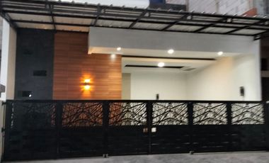 RUMAH IDAMAN TENGAH KOTA 2 LANTAI MINIMALIS MODERN FULL FURNISHED SIAP HUNI DI CIHAMPELAS BANDUNG Barat